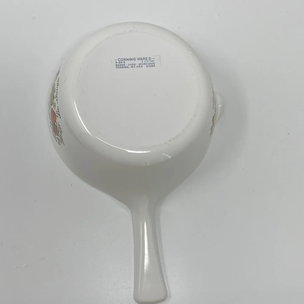 Corning Ware La Sauge 2 1/2 Cup Small Saucepan White with Spout and Handle